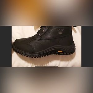 Ugg Adirondack boot size 6